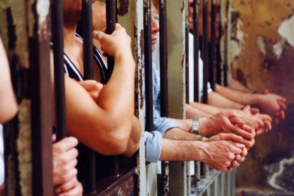 Appello della Caritas Ambrosiana: raccolta fondi e abiti usati per i detenuti